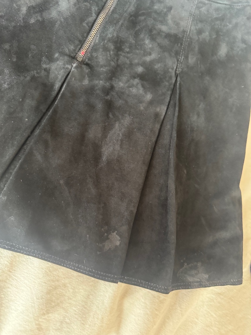 Alice + Olivia Black Suede Pleated Mini Skirt - Picture 8 of 9